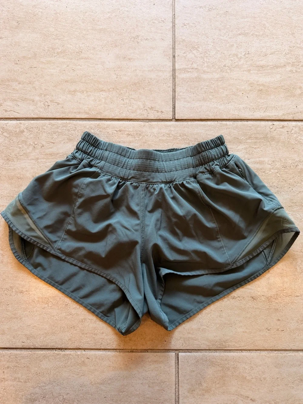 lululemon Hotty Hot 2.5” Women's Running Shorts in Olive Green